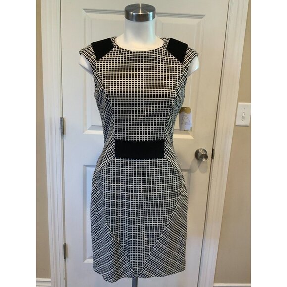 Cue Black & White Geometric Patterned Dress, Size 10 (AUS) Small (US), NWT! $295 - Picture 1 of 9